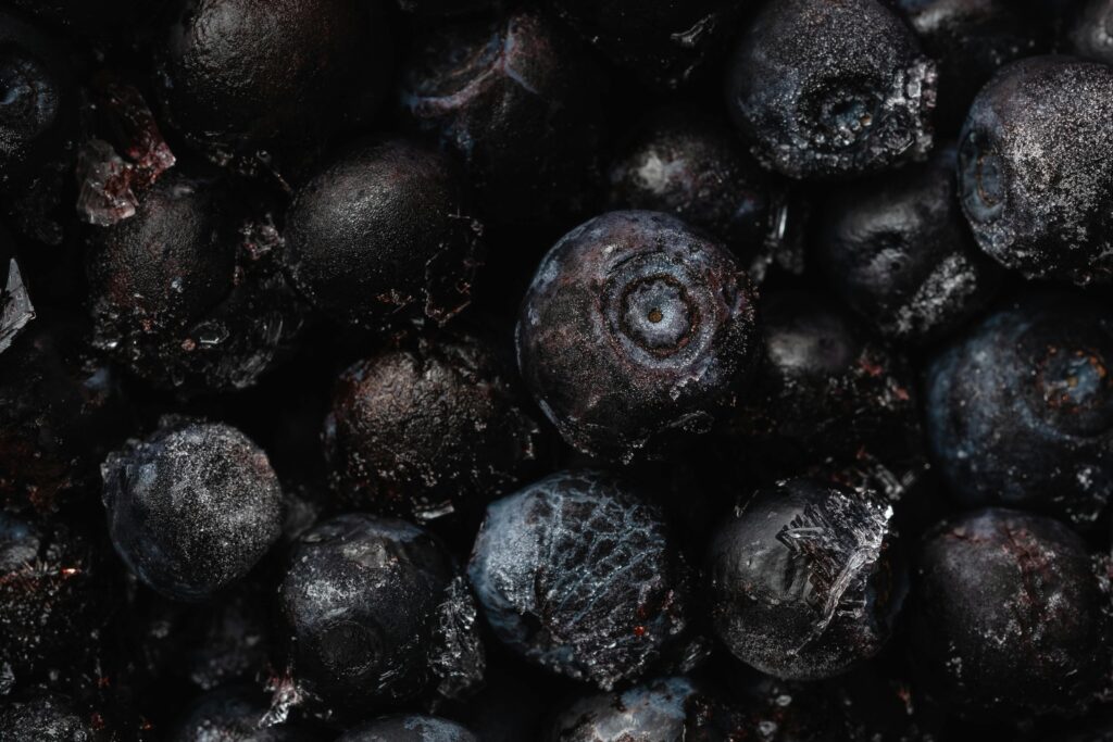 a pile of blueberries